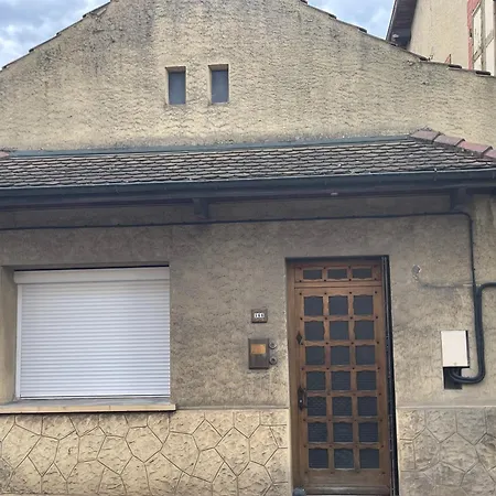 Le Perroquet Apartment